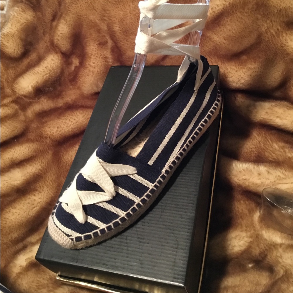 💕Bettye Muller Striped Wrap Espadrilles Runs Small - Sz 9 fits like 8.5 💕